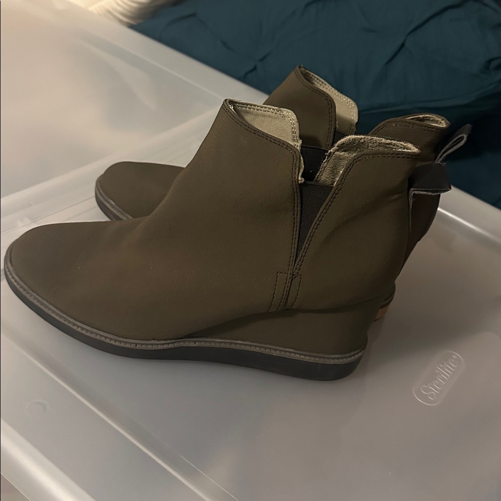 Dr. Scholl’s Olive Ankle Boots